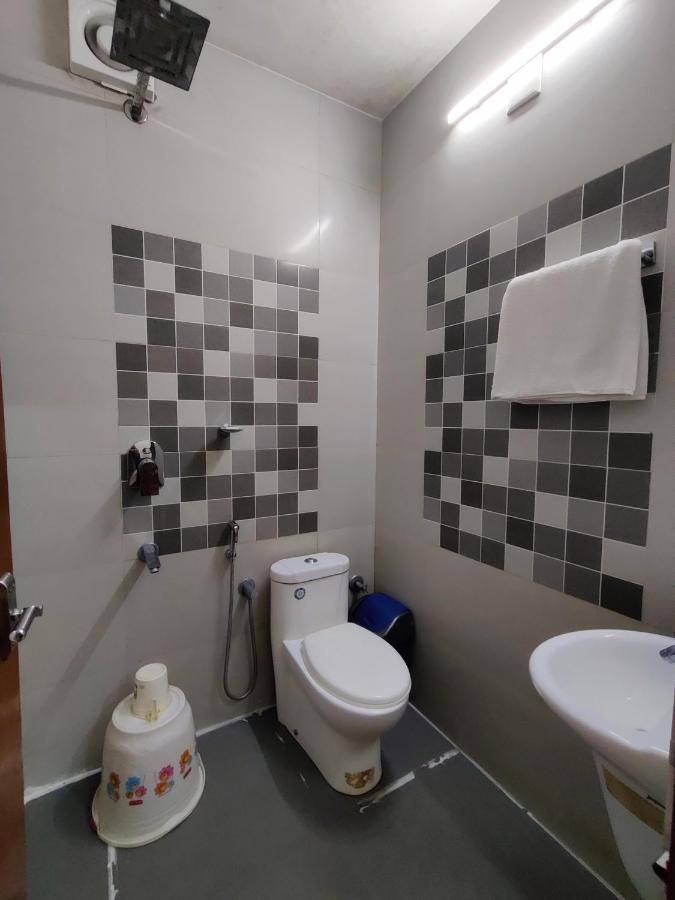 Thayamkery'S Royal Inn Kochi Kültér fotó