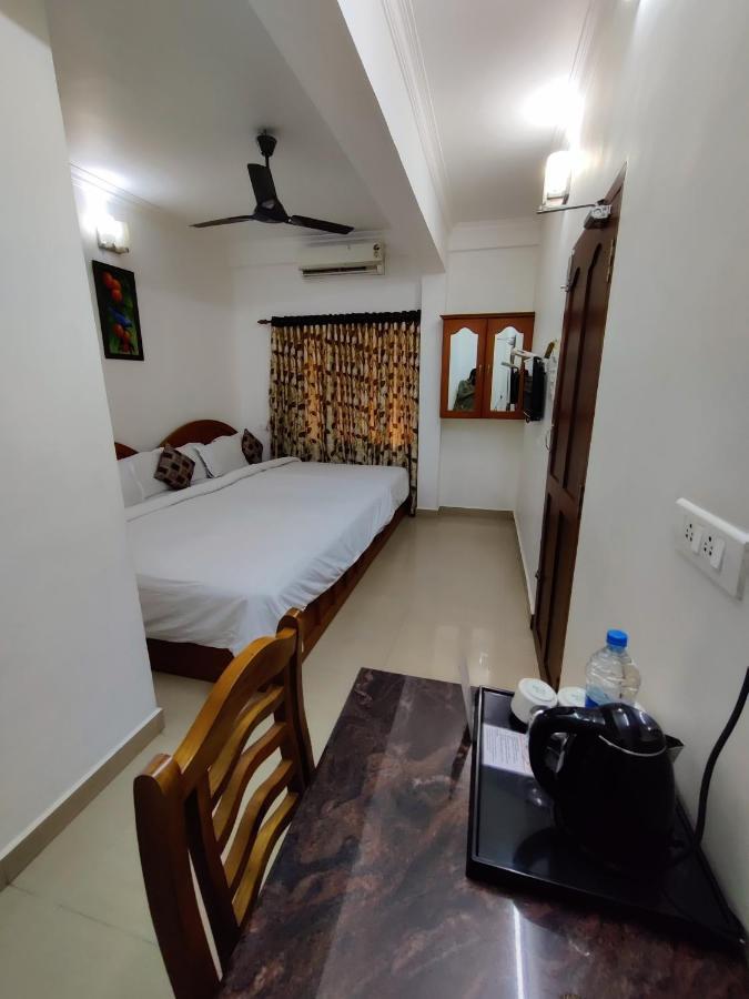 Thayamkery'S Royal Inn Kochi Kültér fotó