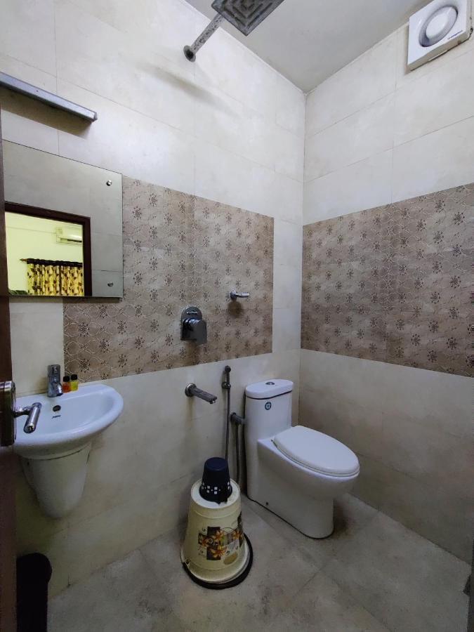 Thayamkery'S Royal Inn Kochi Kültér fotó