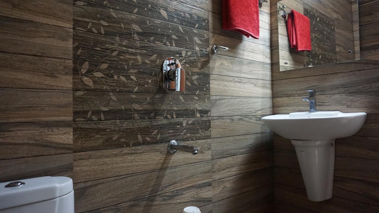 Thayamkery'S Royal Inn Kochi Kültér fotó
