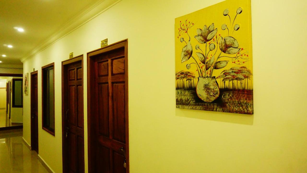 Thayamkery'S Royal Inn Kochi Kültér fotó