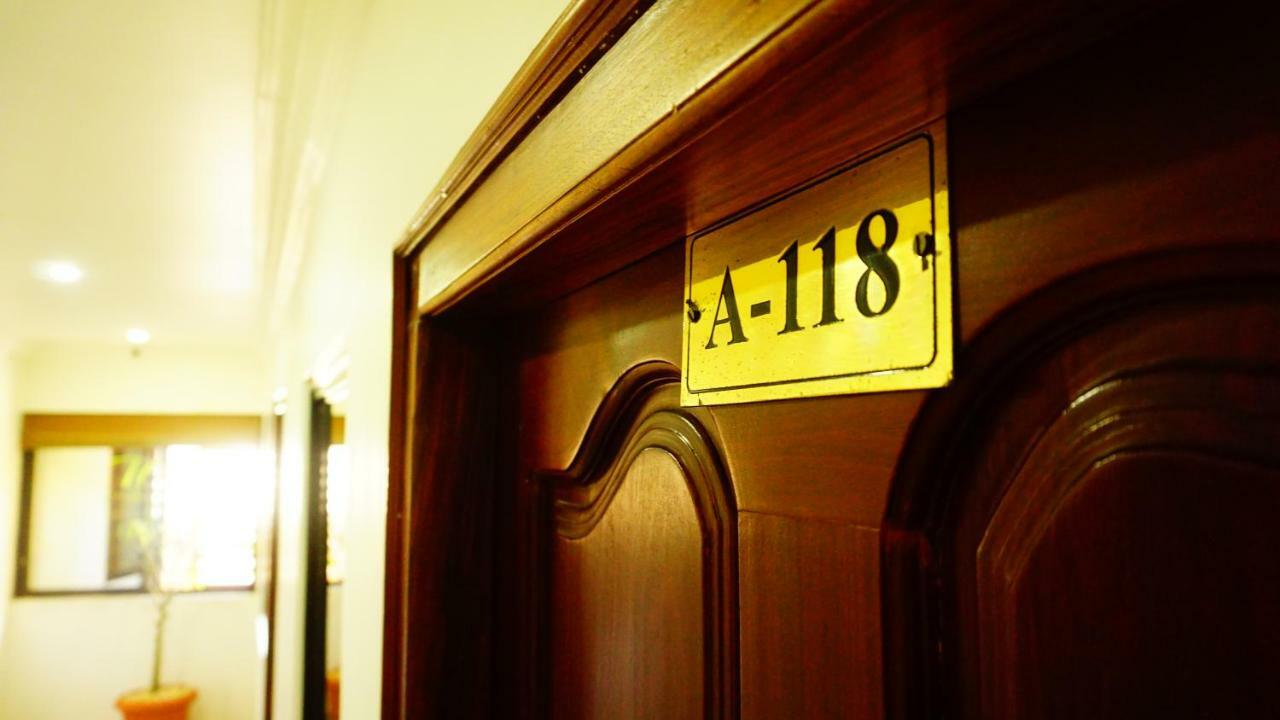 Thayamkery'S Royal Inn Kochi Kültér fotó