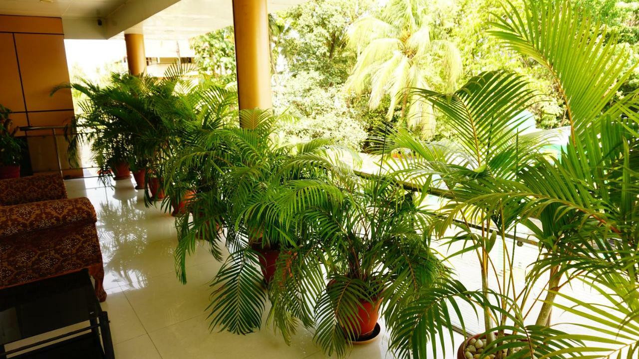 Thayamkery'S Royal Inn Kochi Kültér fotó