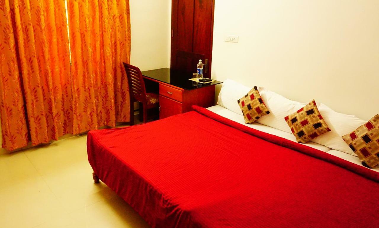 Thayamkery'S Royal Inn Kochi Kültér fotó