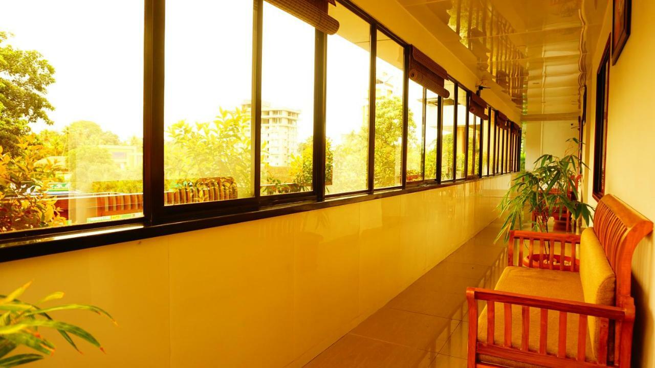 Thayamkery'S Royal Inn Kochi Kültér fotó