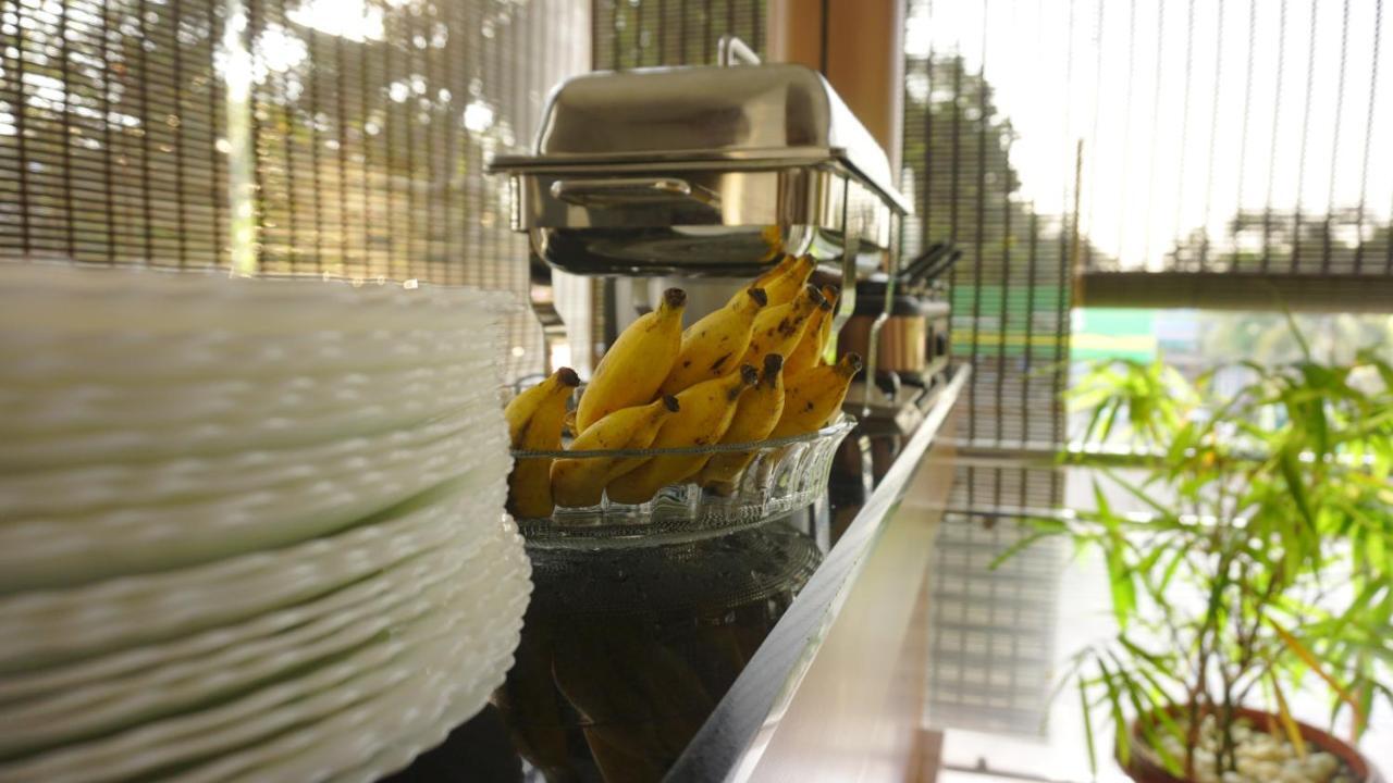 Thayamkery'S Royal Inn Kochi Kültér fotó